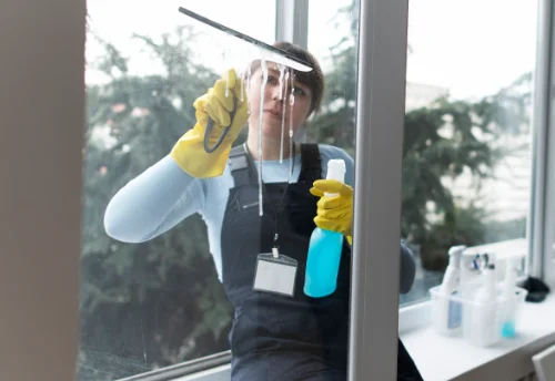 Nettoyage de vitres intérieures et extérieures à Caux